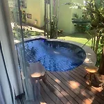 Pratagy Quarto E Sala Com Jacuzzi